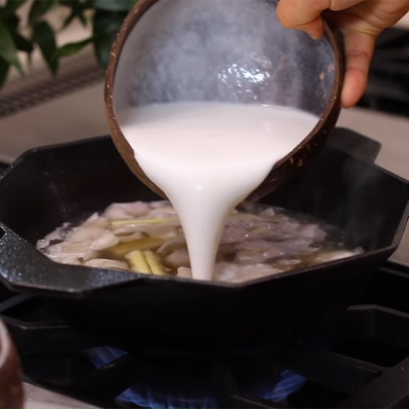 Cách nấu súp gà cốt dừa kiểu Thái - Tom Kha Gai béo ngậy chuẩn vị Thái - Hình 7