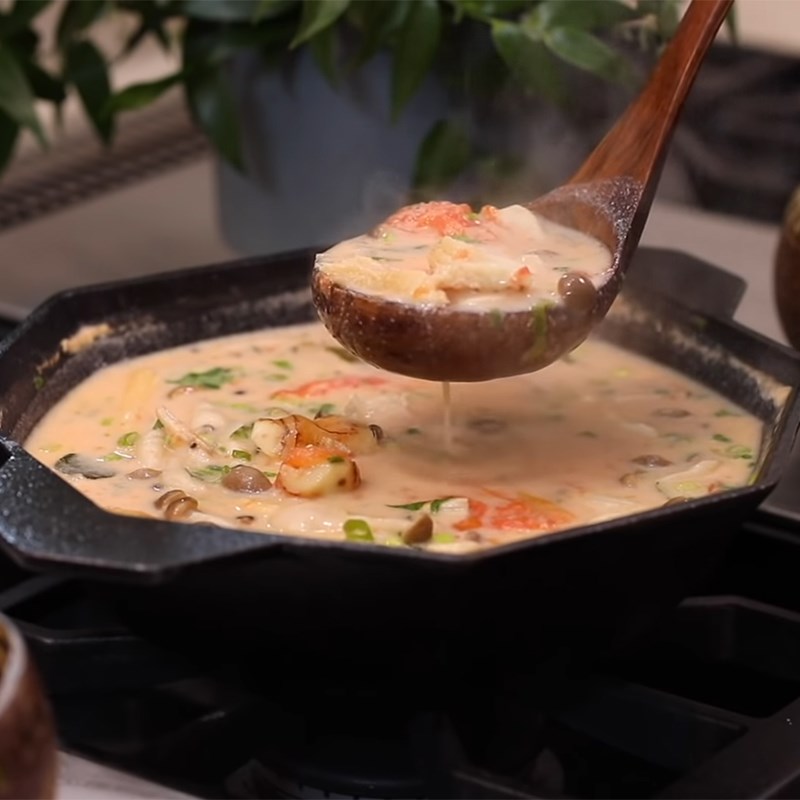 Cách nấu súp gà cốt dừa kiểu Thái - Tom Kha Gai béo ngậy chuẩn vị Thái - Hình 10