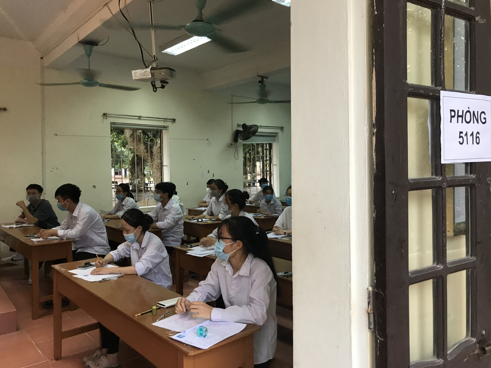 Cục trưởng Mai Văn Trinh kiểm tra công tác thi tại Ninh Bình - Hình 2