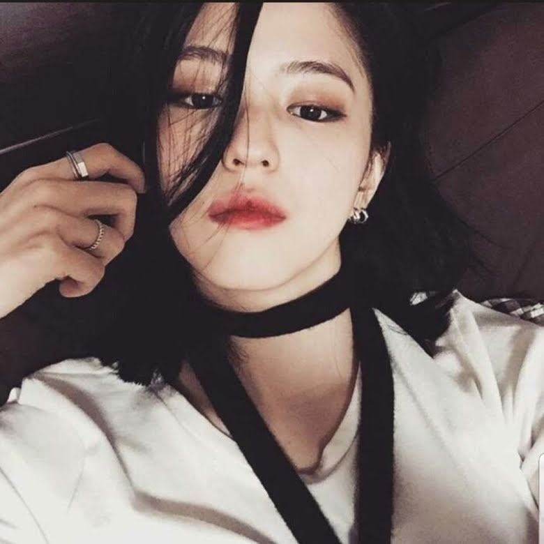 Lộ ảnh dĩ vãng của Han So Hee: Hút thuốc, xăm mình ăn chơi - Hình 6