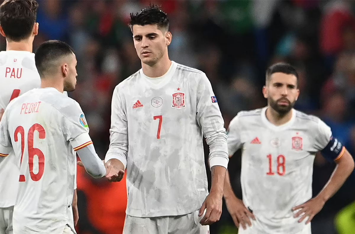 Spain lost. Финал евро Альваро Мората. Альваро Мората Испания. Мората Италия Испания евро 2020. Alvaro Morata 2020 Euro.