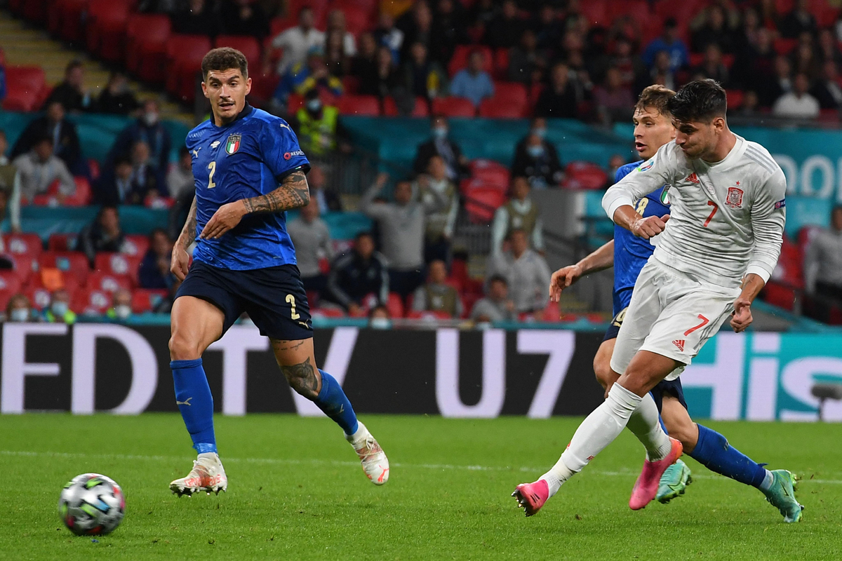 Morata từ người hùng thành tội đồ tuyển Tây Ban Nha - Hình 1