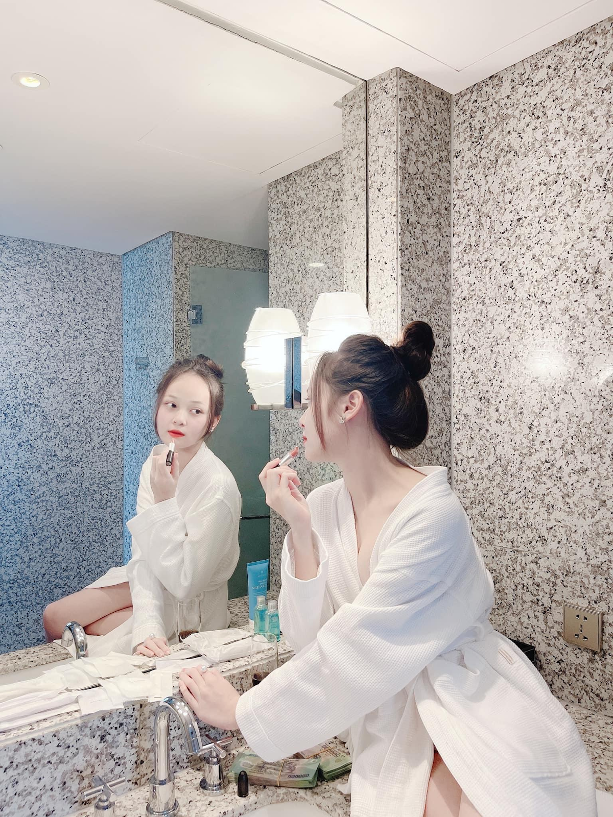Nguyễn Trần Ngân Hà: Hot girl 2k5 gây choáng với khả năng kiếm tiền giỏi ngay trên ghế nhà trường - Hình 1