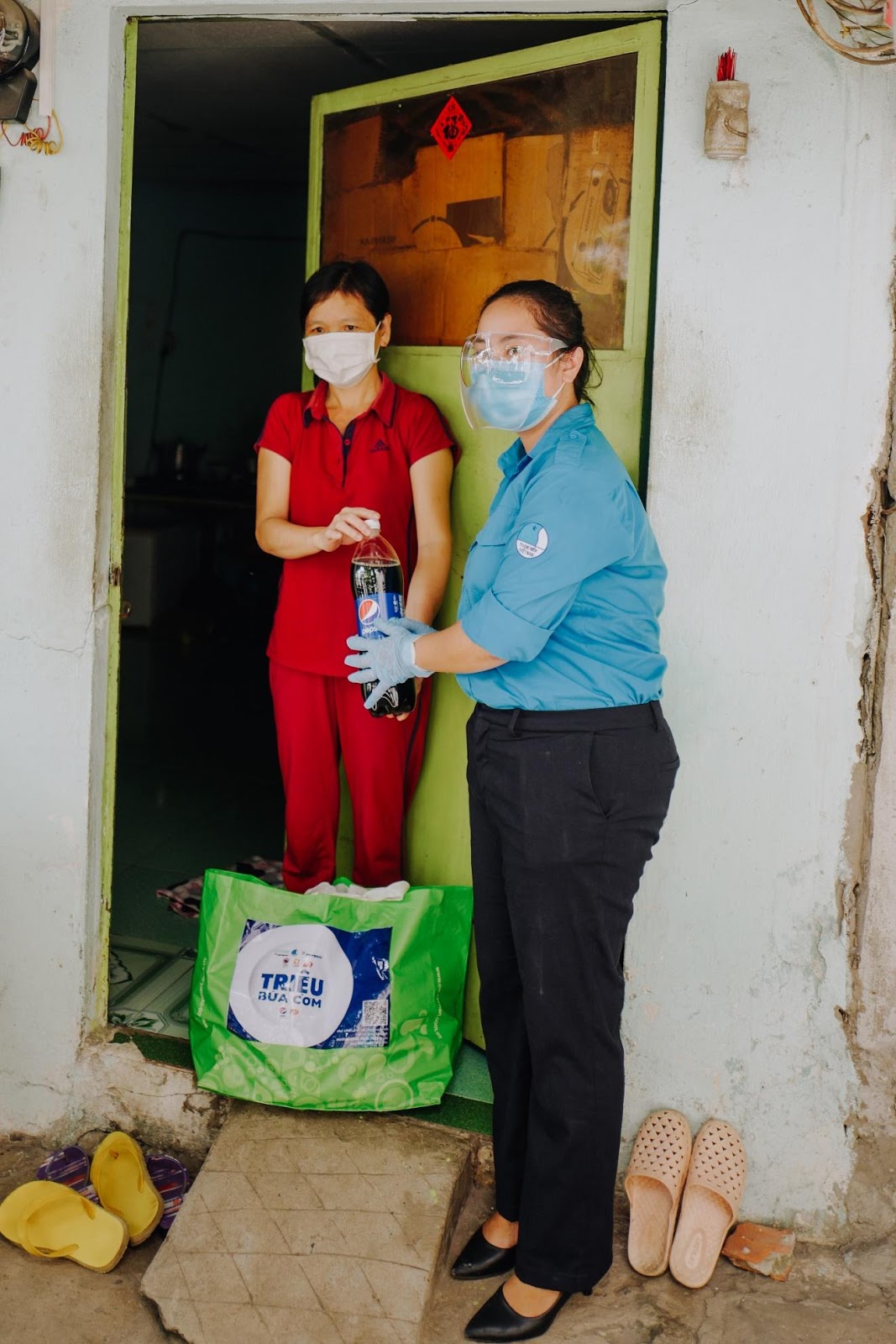 Nối tiếp hành trình Triệu Bữa Cơm cùng thông điệp của các nghệ sĩ Triệu bữa cơm mang theo triệu tình yêu thương