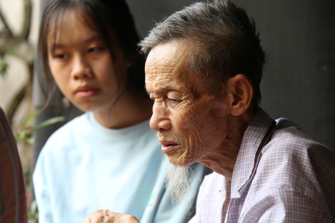 Nữ sinh mồ côi, nén nỗi đau mất người thân để đi thi tốt nghiệp - Hình 3