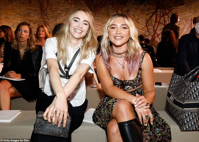 Siêu mẫu đồng tính Cara Delevingne táo bạo diện vest không nội y - Hình 12