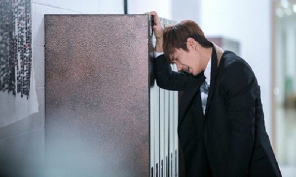 Trốn vợ quấn lấy tình cũ, sáng ra tôi lên cơn đau tim khi nhìn tập hồ sơ bên gối - Hình 2