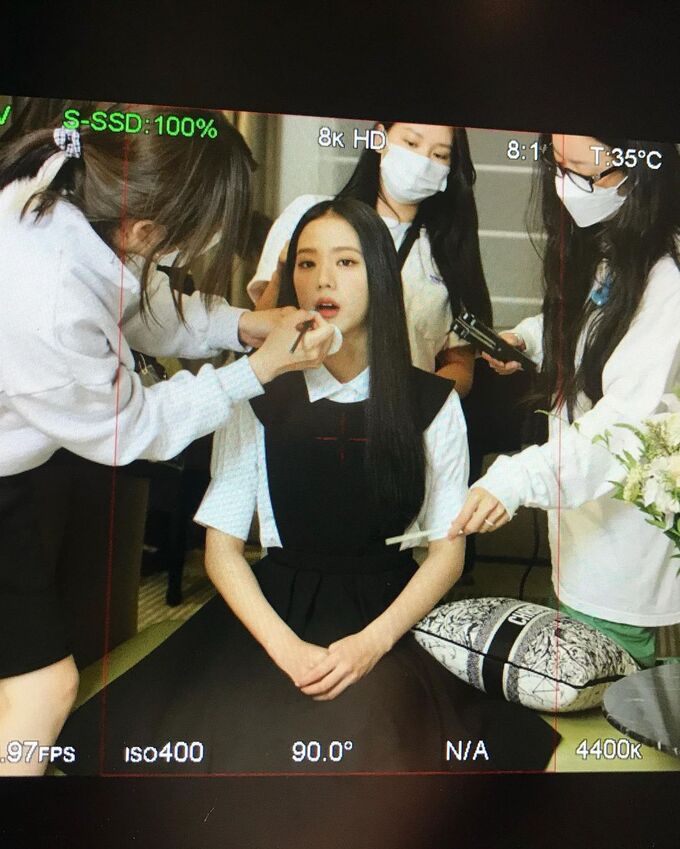 Visual chất lượng cao của dàn idol Hàn trong ảnh hậu trường trang điểm - Hình 1