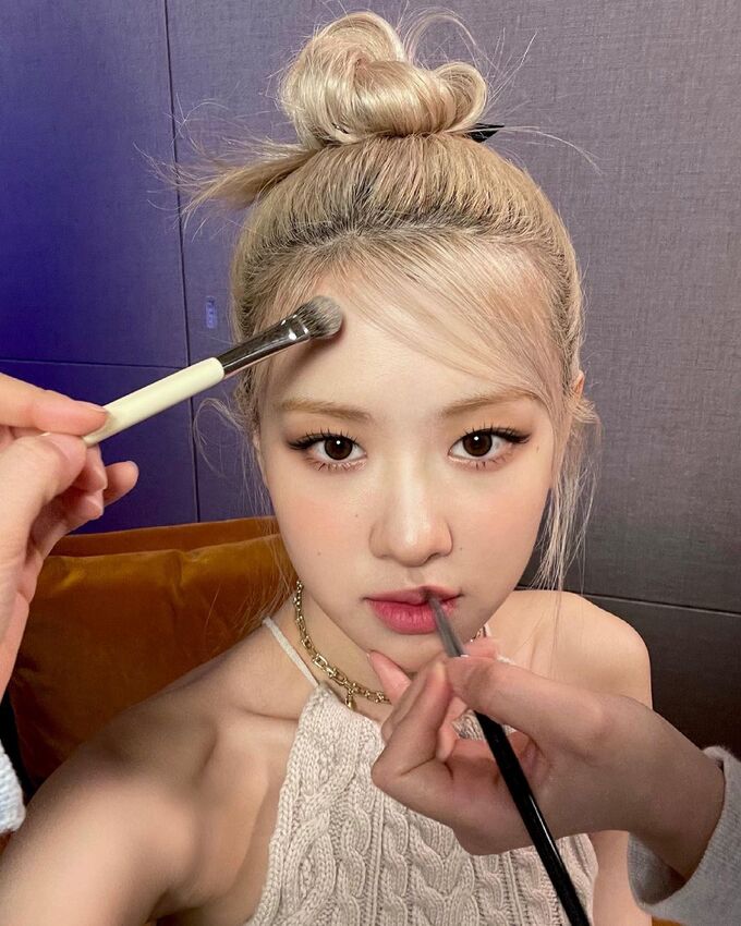 Visual chất lượng cao của dàn idol Hàn trong ảnh hậu trường trang điểm - Hình 6