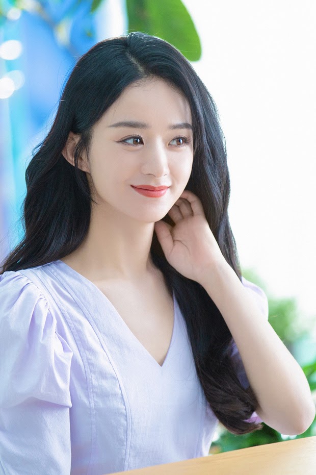 Triệu Lệ Dĩnh thể hiện thái độ dứt tình với Phùng Thiệu Phong qua chiếc nhẫn kim cương trên tay - Hình 2