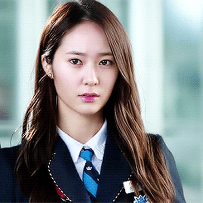 Krystal diện đồng phục cho phim mới mà Knet giật mình tưởng ảnh thời The Heirs 8 năm trước, visual hack tuổi sởn da gà - Hình 6