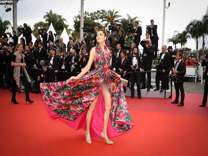 Sao nữ hay hở bạo lộ vùng nhạy cảm trên thảm đỏ Cannes 2021 - Hình 5