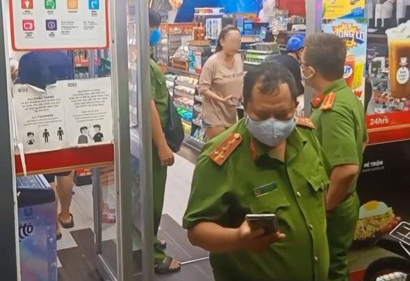 Mới: Vụ người phụ nữ không đeo khẩu trang - mẹ ruột bất lực: Nó tâm thần mới nói vậy - Hình 6