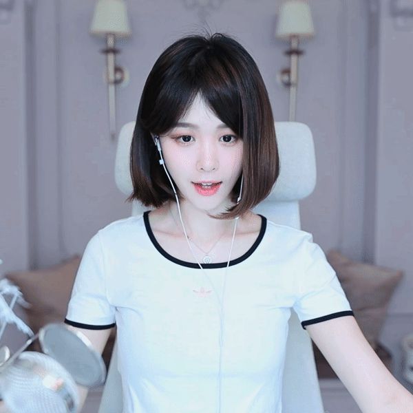 Khoe body với khán giả, nữ streamer xinh đẹp than thở: Mấy kẻ quấy phá khiến tôi sụt cân nhanh quá - Hình 3