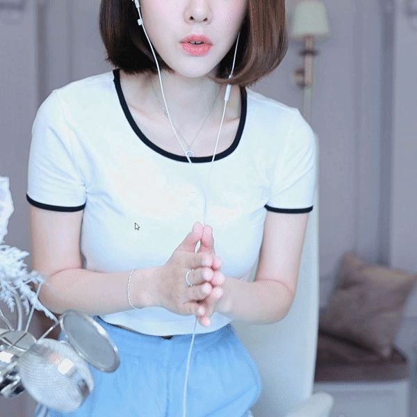 Khoe body với khán giả, nữ streamer xinh đẹp than thở: Mấy kẻ quấy phá khiến tôi sụt cân nhanh quá - Hình 4