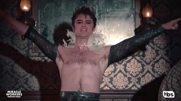 Harry Potter Daniel Radcliffe bung xõa táo bạo phơi bày vòng 3 - Hình 1