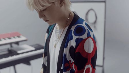 SUGA (BTS) sản xuất nhạc chuông điện thoại phủ sóng toàn thế giới, nghe giai điệu quen quen lại càng thêm phấn khích - Hình 1