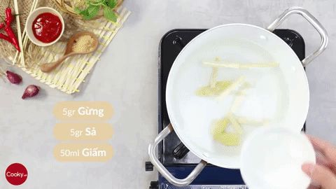 Cuối tuần mát trời làm ngay mẹt nem chua rán cho nguôi cơn thèm được lê la hàng quán chị em ơi! - Hình 2