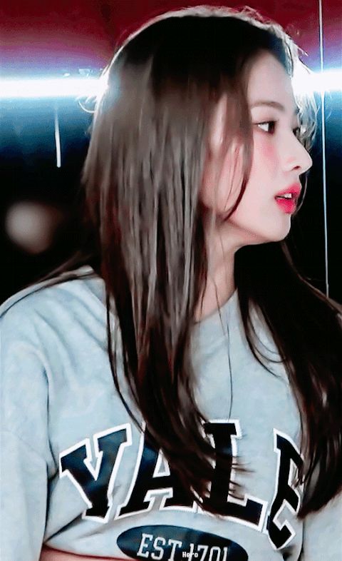 Lộ diện nữ tân binh nhà JYP được khen thần thái chẳng kém gì Jennie (BLACKPINK) nhưng lại mang vẻ đẹp hao hao Sana (TWICE)? - Hình 7