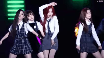 Soojin rời (G)I-DLE, điều netizen tiếc nuối nhất là danh hiệu bà hoàng fancam Gen 4 với loạt fancam sexy ngộp thở - Hình 9