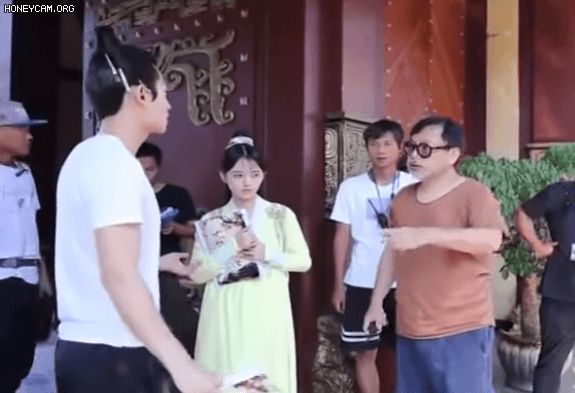 Lộ clip Trương Triết Hạn chán ghét Cúc Tịnh Y ra mặt ở hậu trường, lời đồn bệnh ngôi sao làm cả chục ekip gai mắt là sự thật? - Hình 3