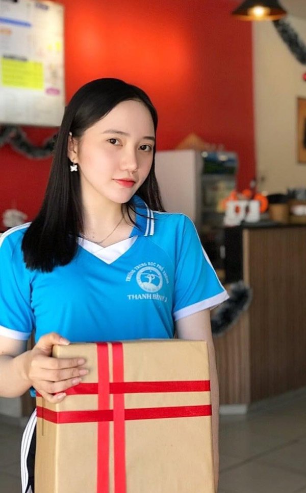 Ngọc Trinh 18 tuổi thi Hoa hậu Hoàn vũ, dân mạng phản đối kịch liệt - Hình 7