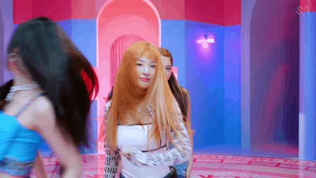 Red Velvet comeback sau gần 2 năm: Visual Irene quá đỉnh, câu thần chú ám ảnh cùng highnote cao vút của Wendy đã quá! - Hình 2