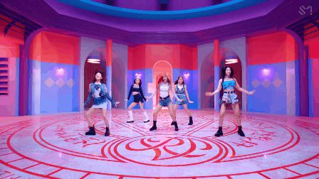 Red Velvet comeback sau gần 2 năm: Visual Irene quá đỉnh, câu thần chú ám ảnh cùng highnote cao vút của Wendy đã quá! - Hình 4