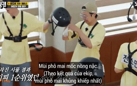 Running Man vướng tranh cãi vì thử thách mất vệ sinh: Cho thành viên ngửi tất thối, phô mai thiu - Hình 2