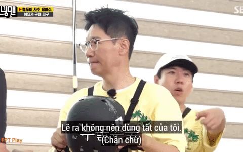 Running Man vướng tranh cãi vì thử thách mất vệ sinh: Cho thành viên ngửi tất thối, phô mai thiu - Hình 3