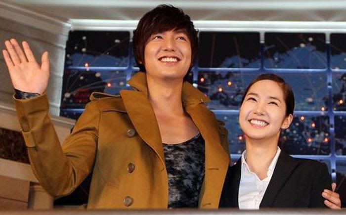 Lee Min Ho tiết lộ mẫu bạn gái khiến fan nữ đứng ngồi không yên - Hình 2