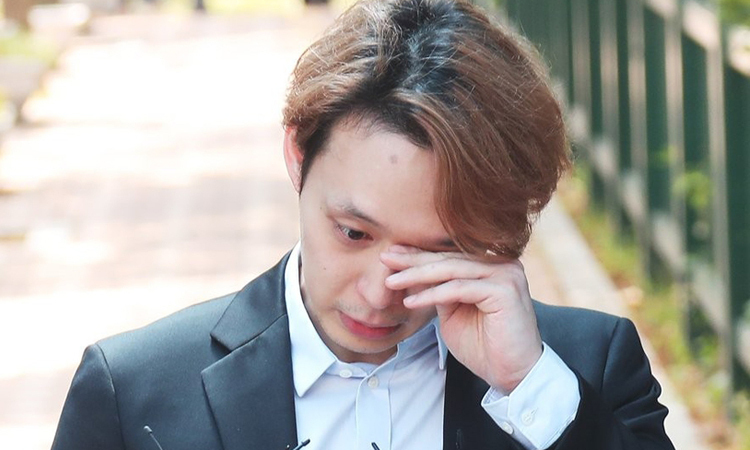 Park Yoo Chun bị tố phản bội, dùng thẻ công ty đưa bạn gái tiêu xài - Hình 4