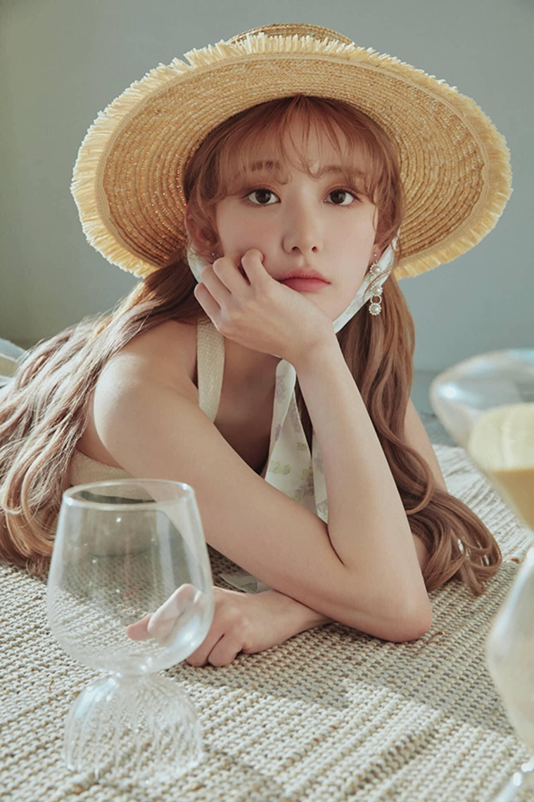Sakura ra mắt lần ba cùng nhóm nhạc nữ mới của HYBE, Knet đồng loạt đưa ý kiến trái chiều - Hình 1