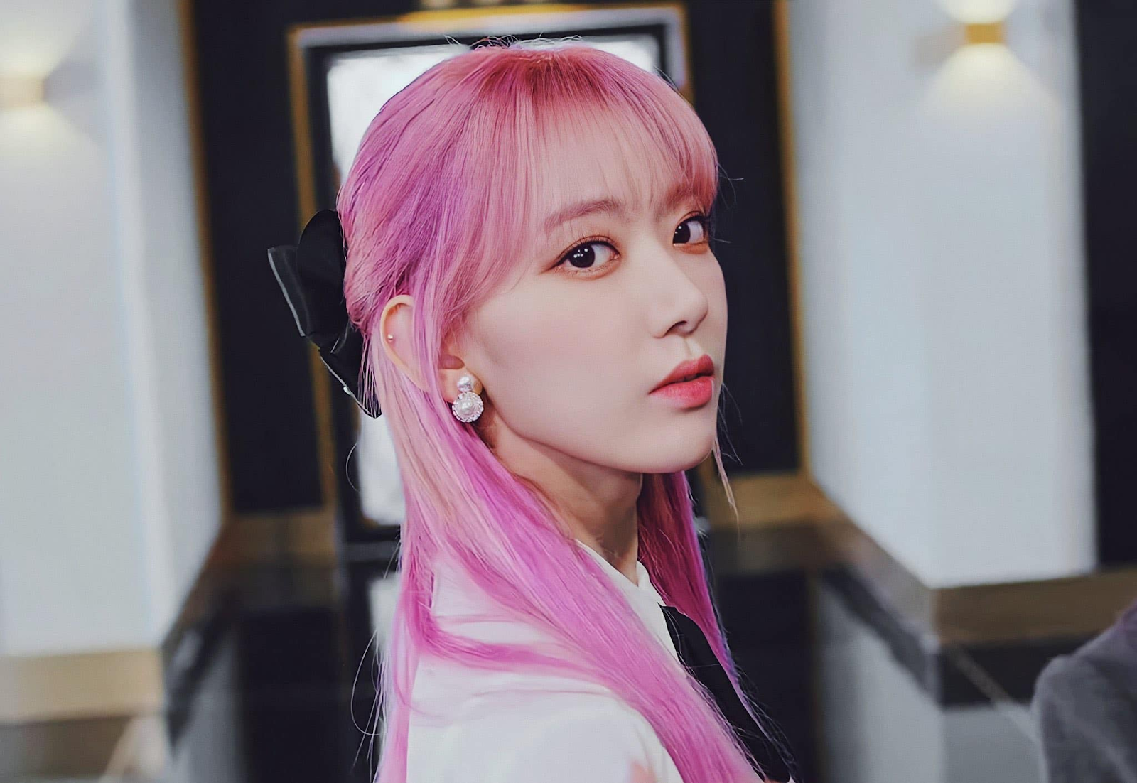 Sakura ra mắt lần ba cùng nhóm nhạc nữ mới của HYBE, Knet đồng loạt đưa ý kiến trái chiều - Hình 4