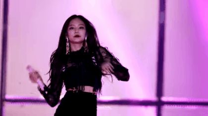 Jennie (BLACKPINK) ngại ngùng thừa nhận đã xem fancam chính mình, Knet gật gù: Nếu là cô ấy tôi cũng sẽ xem mỗi ngày! - Hình 1