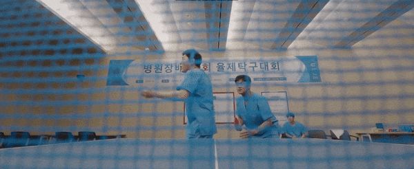 Hospital Playlist 2 tập 9 chơi lớn, mời hẳn huy chương vàng Olympic làm cameo, cho giáo sư biết tuốt Lee Ik Jun ra chuồng gà - Hình 4