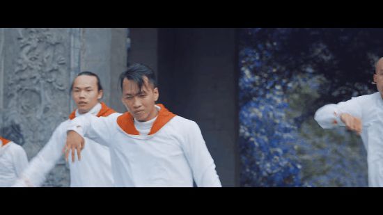 Những lần MV Kpop bị nghi đạo nhái của ca sĩ Việt - Hình 3