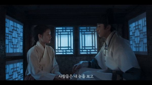 Kim Yoo Jung kẹt giữa tam giác tình yêu của Ahn Hyo Seop và Gong Myung trong Lovers of The Red Sky - Hình 3