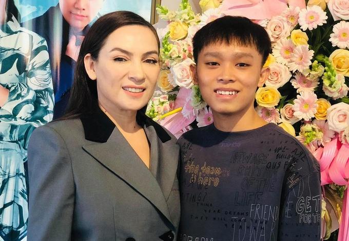Phi Nhung khẳng định thà bị chửi còn hơn để Hồ Văn Cường bị dạy hư - Hình 1