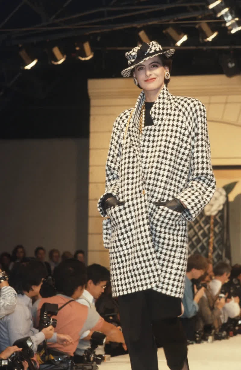 Ines de la Fressange  ses 22 défilés Chanel les plus mémorables  Vogue  France