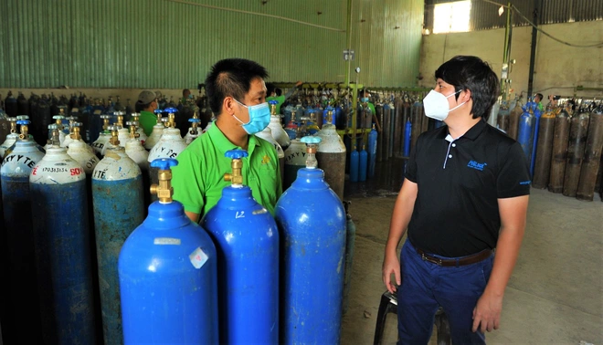 Nóng: Duy Mạnh chửi đổng vụ người dân bán vỏ bình oxy từ thiện lấy tiền ăn nhậu - Hình 2