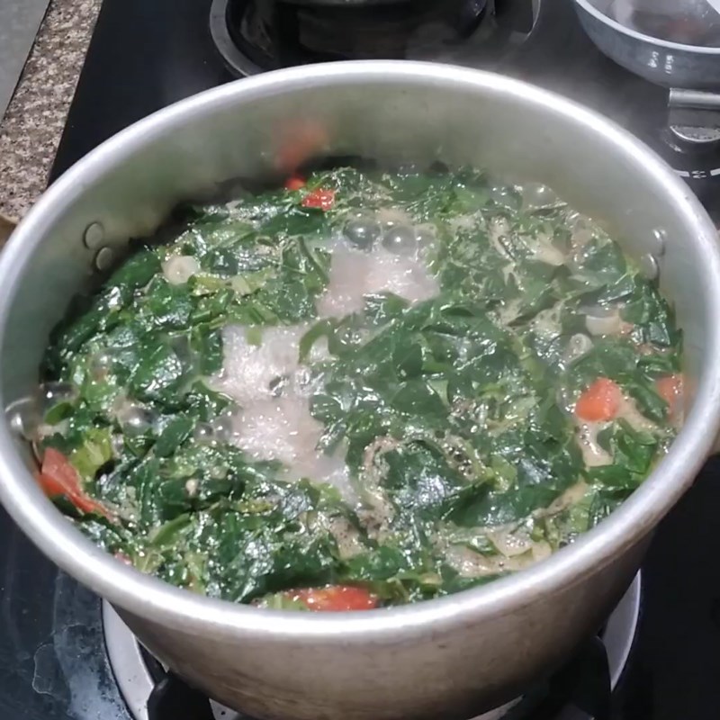 Cách nấu canh trai nấu rau ngót thơm ngon dễ làm cho bữa cơm gia đình - Hình 17
