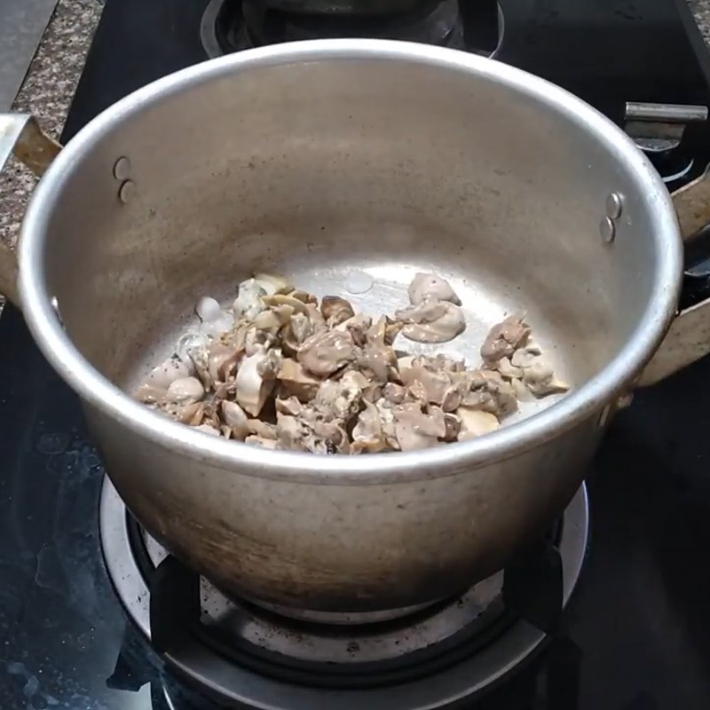 Cách nấu canh trai nấu rau ngót thơm ngon dễ làm cho bữa cơm gia đình - Hình 14
