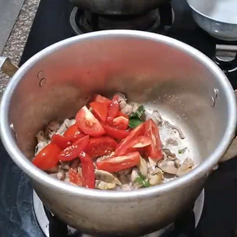 Cách nấu canh trai nấu rau ngót thơm ngon dễ làm cho bữa cơm gia đình - Hình 15
