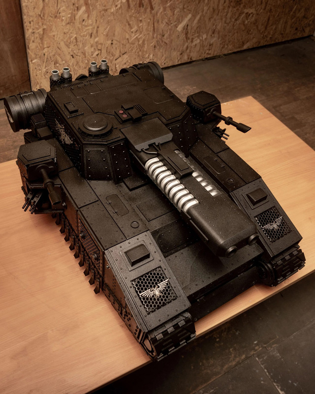 Modder người Nga độ PC thành chiếc xe tăng Stormblade trong Warhammer 40K nặng 20kg, động cơ chạy bằng CPU i9 và RTX 2060 - Hình 4