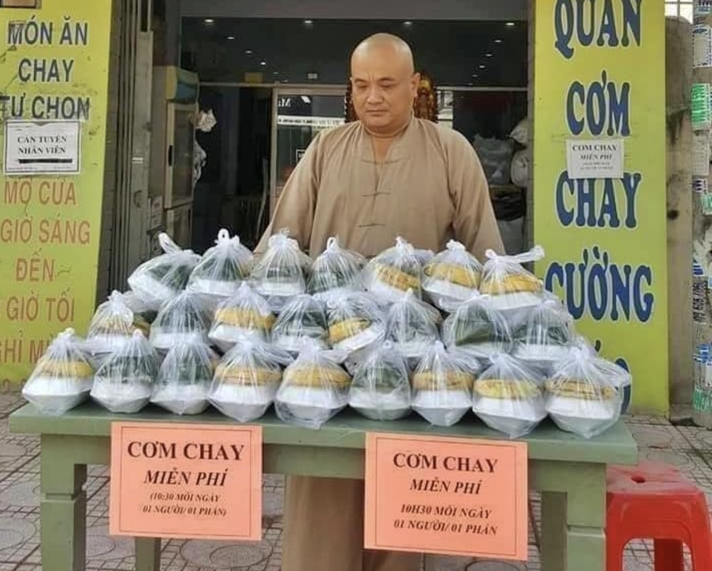 Chủ bếp từ thiện qua đời vì Covid-19: Ở nhà thuê 20m2, mỗi đứa con cách ly một nơi, không để lại tài sản - Hình 1