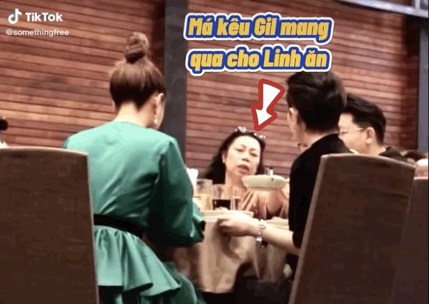 Hot lại clip Gil Lê và Hoàng Thuỳ Linh ăn chung bàn với phụ huynh, cả vựa cẩu lương và thái độ của bố mẹ gây sốt - Hình 1