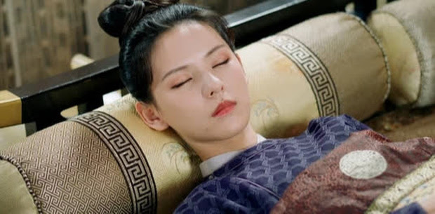 Trương Dư Hi bệnh nặng vẫn make up siêu lố ở Dữ Quân Ca - Hình 1