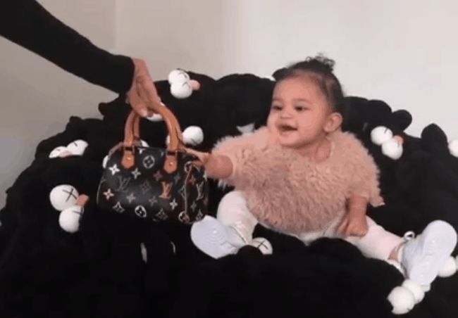 Nhà Kardashian ba đời chuộng túi Hermès, hội nhóc tì đều có vài chiếc từ khi mới 1 t.uổi - Hình 26