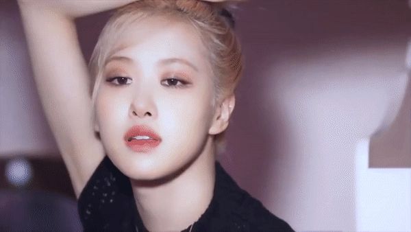 Hậu trường phô diễn visual mới toanh của BLACKPINK: Jisoo sexy lạ quá, mê nhất Jennie vì vừa ngây thơ vừa sexy xịt máu - Hình 15